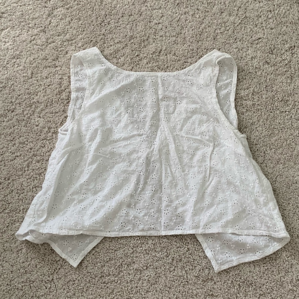 Brandy Melville crop top eyelet